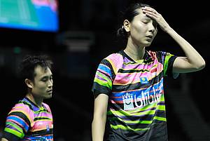 Ekspresi kekecewaan Hafiz Faisal/Gloria Emanuelle Widjaja (Indonesia).