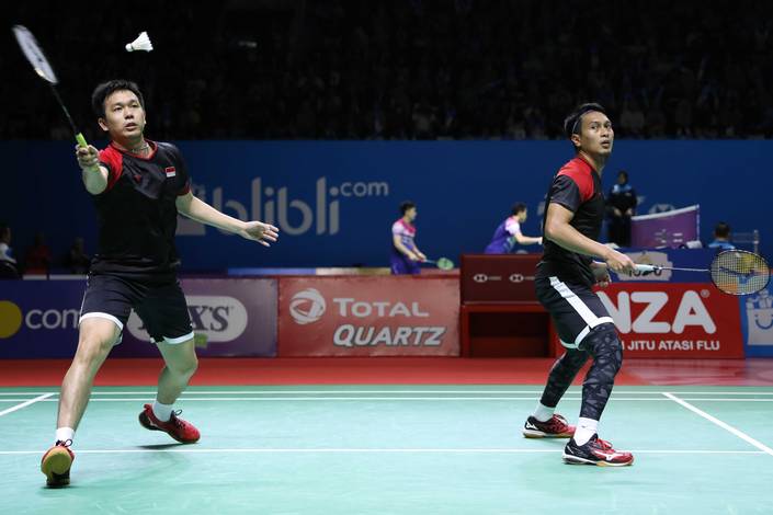 Hendra Setiawan/Mohammad Ahsan (Indonesia) menyambut pengembalian. Hendra Setiawan/Mohammad Ahsan (Indonesia) menyambut pengembalian.