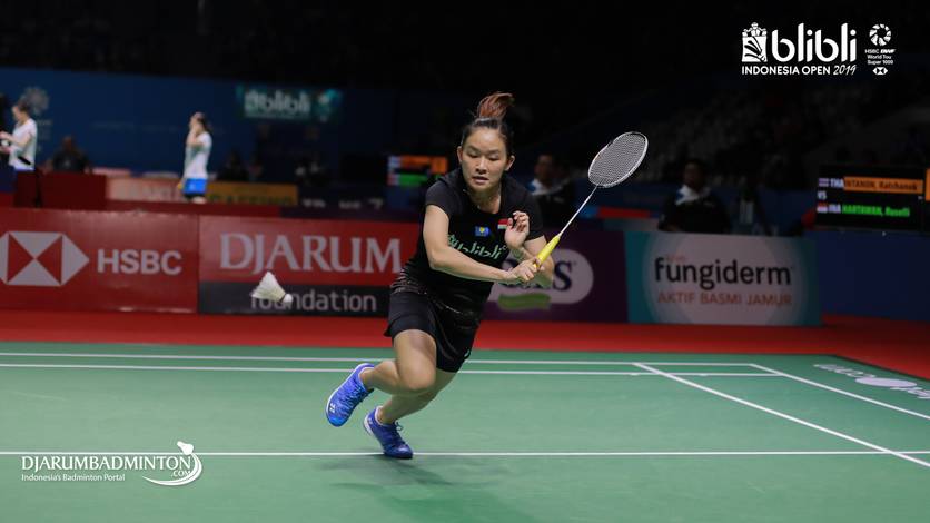 Ruselli Hartawan (Indonesia) bersiap menggapai pengembalian. Ruselli Hartawan (Indonesia) bersiap menggapai pengembalian.