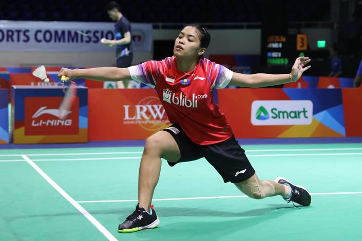 Gregoria Mariska Tunjung (Indonesia) menyambut pengembalian. Gregoria Mariska Tunjung (Indonesia) menyambut pengembalian.