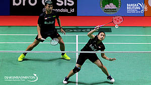 Rinov Rivaldy/Phita Haningtyas Mentari (INA) bersiap menyambut pengembalian.