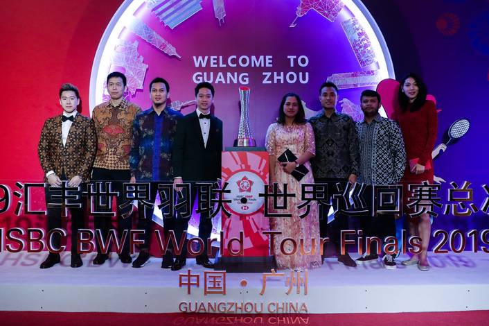 Marcus, Hendra, Ahsan, Kevin, Leani, Hafiz dan Gloria berfoto bersama sebelum Gala Dinner.