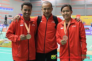 Rehan/Fadia bersama pelatih (Foto: PBSI)