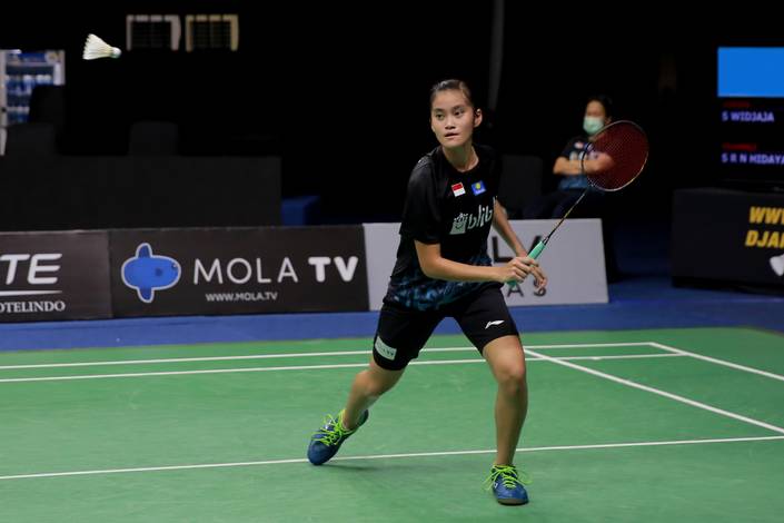 Stephanie Widjaja (tim Garuda) bersiap menyambut pengembalian. Stephanie Widjaja (tim Garuda) bersiap menyambut pengembalian.