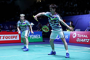 Kevin Sanjaya Sukamuljo/Marcus Fernaldi Gideon bersiap menghadang serangan.