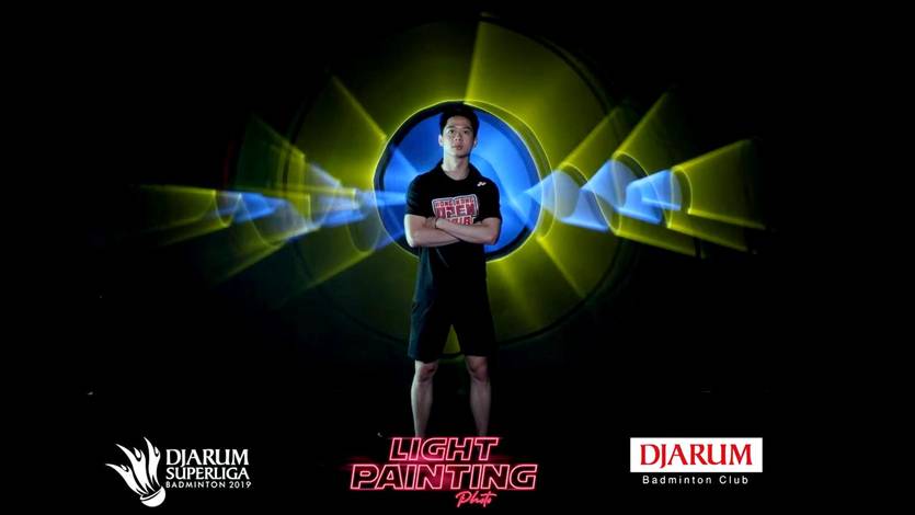Kevin Sanjaya Sukamuljo saat menjajal aktifitas di booth Light Painting Photo Djarum Foundation. Kevin Sanjaya Sukamuljo saat menjajal aktifitas di booth Light Painting Photo Djarum Foundation.