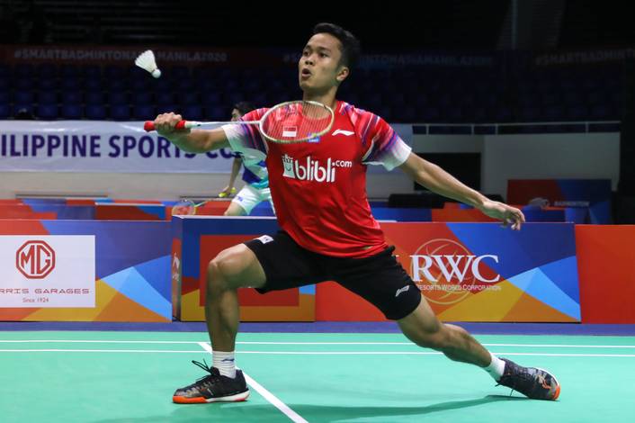 Anthony Sinisuka Ginting (Indonesia) menyambut pengembalian. Anthony Sinisuka Ginting (Indonesia) menyambut pengembalian.