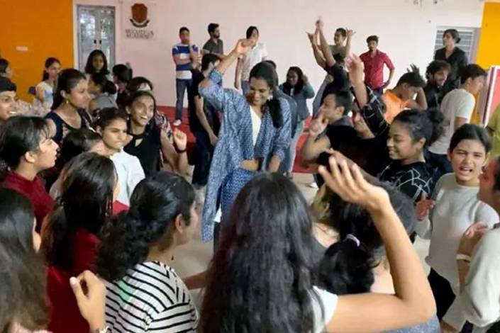 Pesta Kemenangan PV Sindhu di Suchitra Badminton Academy (Foto: Dok. Sportskeeda) Pesta Kemenangan PV Sindhu di Suchitra Badminton Academy (Foto: Dok. Sportskeeda)