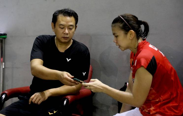 Kepala pelatih ganda putri Indonesia, Eng Hian (kiri) saat berbincang dengan Greysia Polii. (Foto: PP PBSI) Kepala pelatih ganda putri Indonesia, Eng Hian (kiri) saat berbincang dengan Greysia Polii. (Foto: PP PBSI)