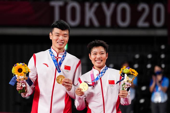 Ganda campuran Tiongkok, Wang Yi Lyu/Huang Dong Ping sukses mendulang medali emas Olimpiade Tokyo 2020. (Foto: BADMINTONPHOTO - Shi Tang) Ganda campuran Tiongkok, Wang Yi Lyu/Huang Dong Ping sukses mendulang medali emas Olimpiade Tokyo 2020. (Foto: BADMINTONPHOTO - Shi Tang)