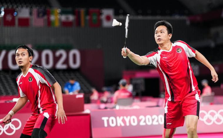 Hendra Setiawan/Mohammad Ahsan (Indonesia) mengembalikan shuttlecock. (Foto: BADMINTONPHOTO - Shi Tang) Hendra Setiawan/Mohammad Ahsan (Indonesia) mengembalikan shuttlecock. (Foto: BADMINTONPHOTO - Shi Tang)