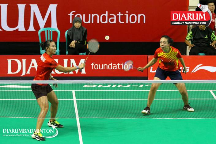 Devi Tika Permatasari/Keshya Nurvita Hanadia (Berkat Abadi) mengembalikan shuttlecock. Devi Tika Permatasari/Keshya Nurvita Hanadia (Berkat Abadi) mengembalikan shuttlecock.