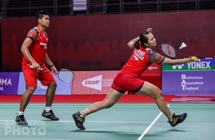 Ganda campuran Indonesia, Praveen Jordan/Melati Daeva Oktavianti mengembalikan shuttlecock. (Copyright: Badmintonphoto | Courtesy of BWF) Ganda campuran Indonesia, Praveen Jordan/Melati Daeva Oktavianti mengembalikan shuttlecock. (Copyright: Badmintonphoto | Courtesy of BWF)