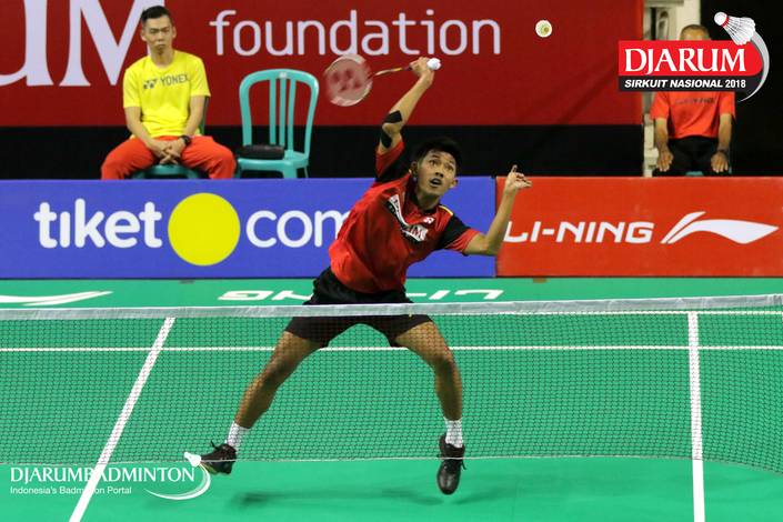 Bagas Kristianto Nugroho (PB Djarum Kudus) bersiap menyambar pengembalian. Bagas Kristianto Nugroho (PB Djarum Kudus) bersiap menyambar pengembalian.