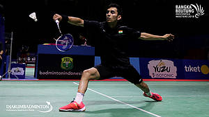 Lakshya Sen (IND) menyambut pengembalian shuttlecock.