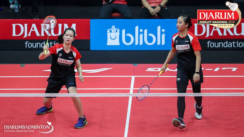 Kelly Larissa/Sintia Dewi Yuliani (PB Djarum Kudus) menghadang pengembalian. Kelly Larissa/Sintia Dewi Yuliani (PB Djarum Kudus) menghadang pengembalian.