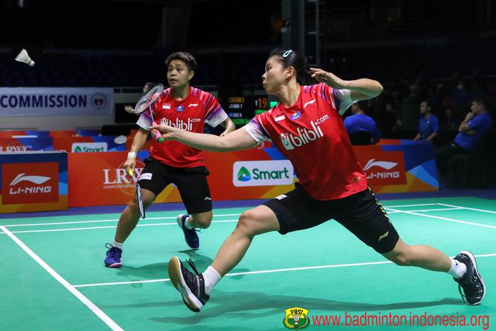 Greysia Polii/Apriyani Rahayu (Indonesia) menyambut pengembalian. Greysia Polii/Apriyani Rahayu (Indonesia) menyambut pengembalian.