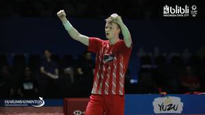 Selebrasi kemenangan tunggal putra Denmark, Anders Antonsen.