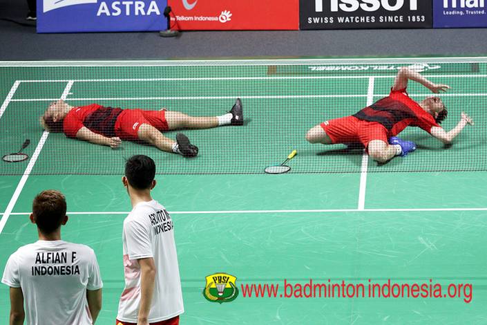 Selebrasi kemenangan Kevin Sanjaya Sukamuljo/Marcus Fernaldi Gideon. Selebrasi kemenangan Kevin Sanjaya Sukamuljo/Marcus Fernaldi Gideon.