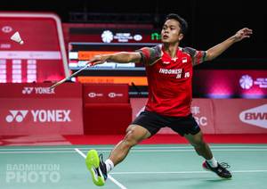 Tunggal putra Indonesia, Anthony Sinisuka Ginting menyambut pengembalian. (Copyright: Badmintonphoto | Courtesy of BWF)