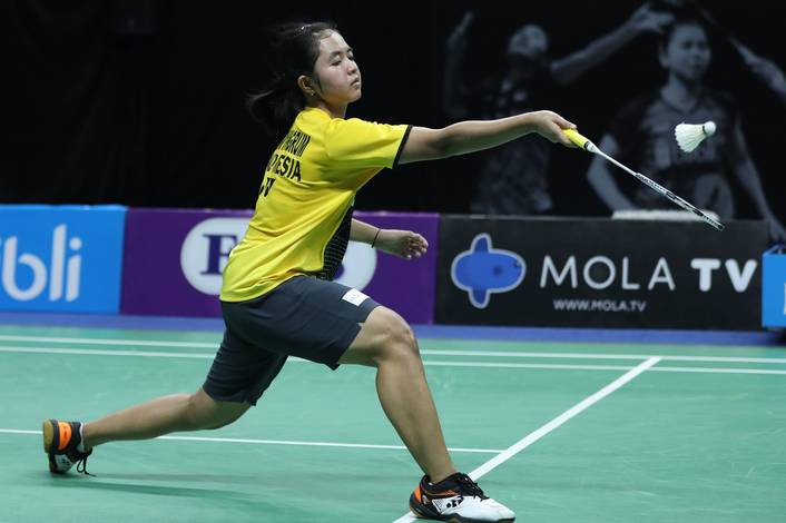 Asty Dwi Widyaningrum mengembalikan shuttlecock. Asty Dwi Widyaningrum mengembalikan shuttlecock.