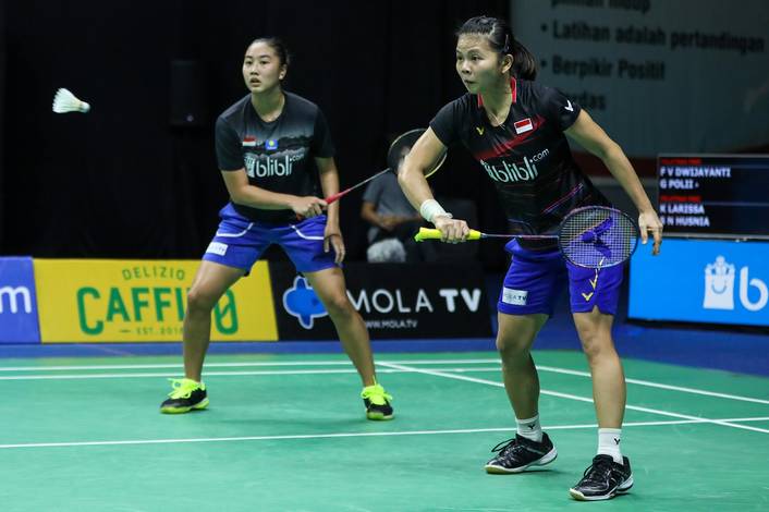 Greysia Polii/Febby Valencia Dwijayanti Gani bersiap menghadang pengembalian. Greysia Polii/Febby Valencia Dwijayanti Gani bersiap menghadang pengembalian.