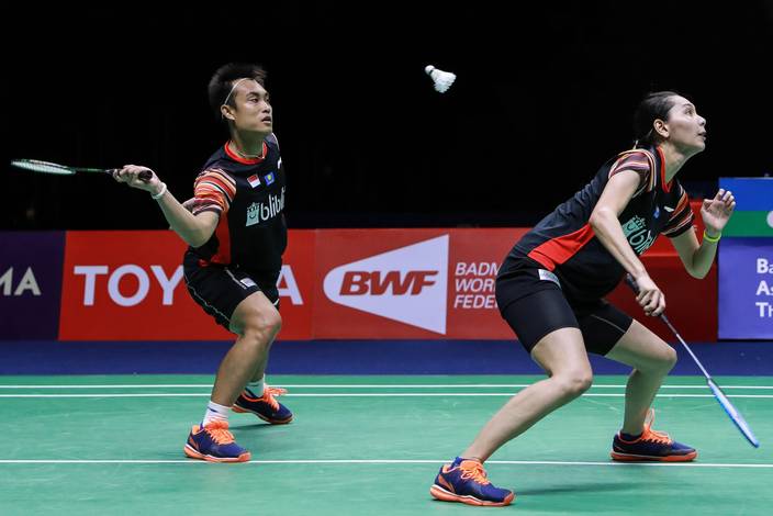 Hafiz Faizal/Gloria Emanuelle Widjaja (Indonesia) bersiap menyambut pengembalian. Hafiz Faizal/Gloria Emanuelle Widjaja (Indonesia) bersiap menyambut pengembalian.