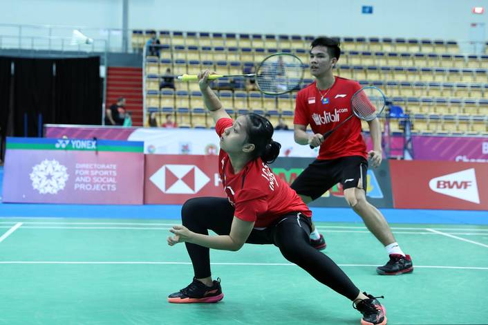 Daniel Marthin/Indah Cahya Sari Jamil (Indonesia) bersiap menghadang serangan. Daniel Marthin/Indah Cahya Sari Jamil (Indonesia) bersiap menghadang serangan.
