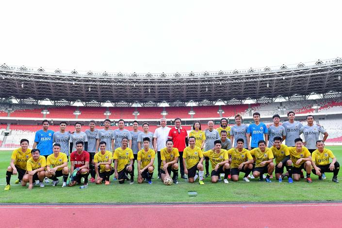 Sesi foto para pengurus, pelatih, dan pemain PP PBSI, usai fun football di Senayan, Jakarta (Humas PP PBSI) Sesi foto para pengurus, pelatih, dan pemain PP PBSI, usai fun football di Senayan, Jakarta (Humas PP PBSI)