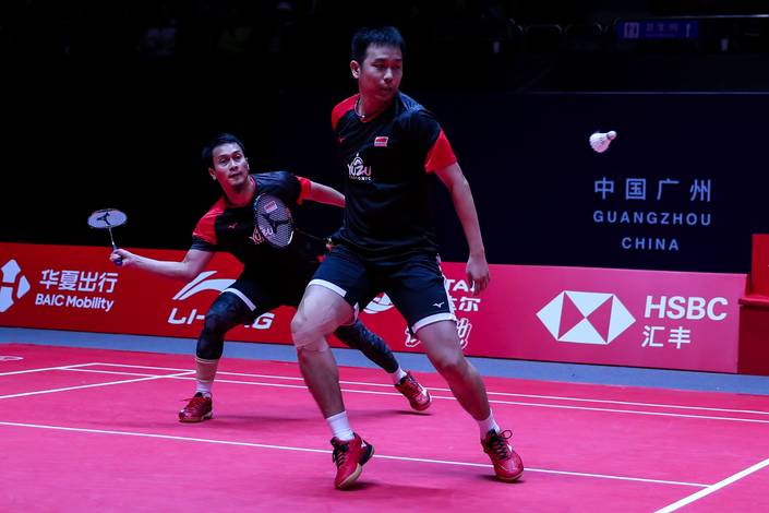 Hendra Setiawan/Mohammad Ahsan (Indonesia) menghadang serangan lawan. Hendra Setiawan/Mohammad Ahsan (Indonesia) menghadang serangan lawan.