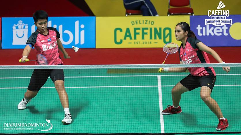 Nita Violina Marwah/Putri Syaikah (Indonesia) menghadang serangan. Nita Violina Marwah/Putri Syaikah (Indonesia) menghadang serangan.
