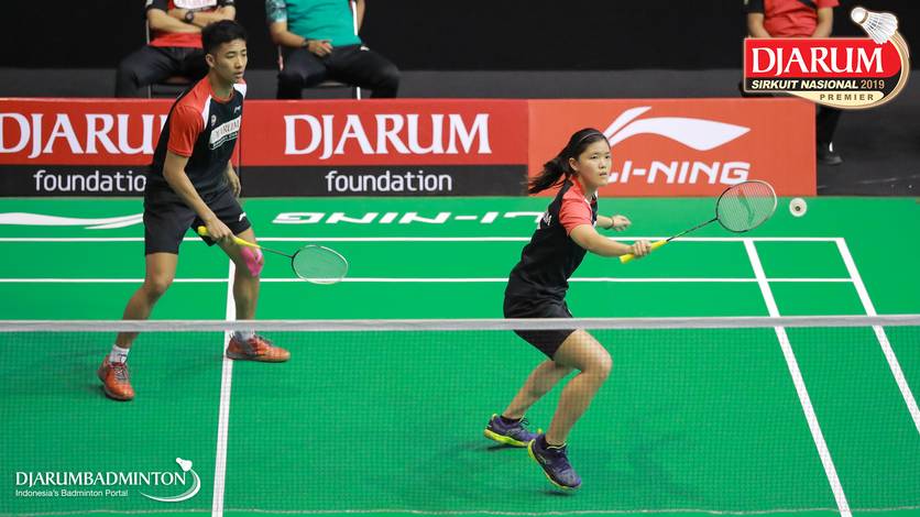 Dejan Ferdinansyah/Serena Kani (PB Djarum Kudus) menyambut pengembalian. Dejan Ferdinansyah/Serena Kani (PB Djarum Kudus) menyambut pengembalian.
