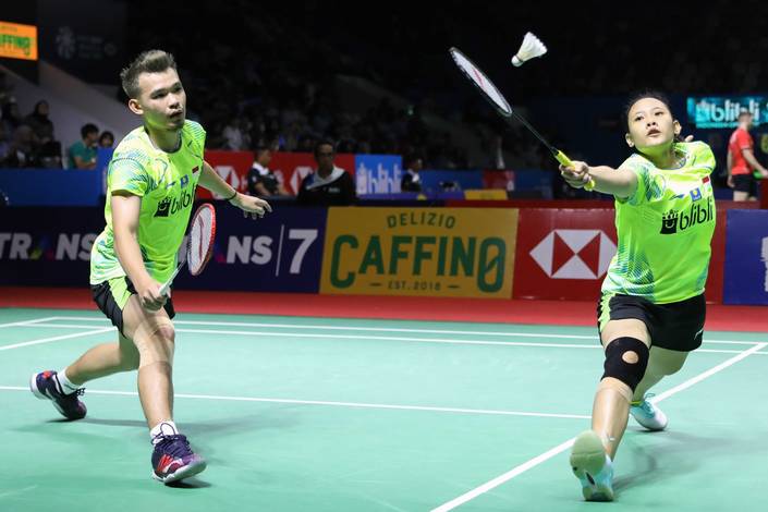 Rinov Rivaldy/Phita Haningtyas Mentari (Indonesia) menyambut pengembalian. Rinov Rivaldy/Phita Haningtyas Mentari (Indonesia) menyambut pengembalian.