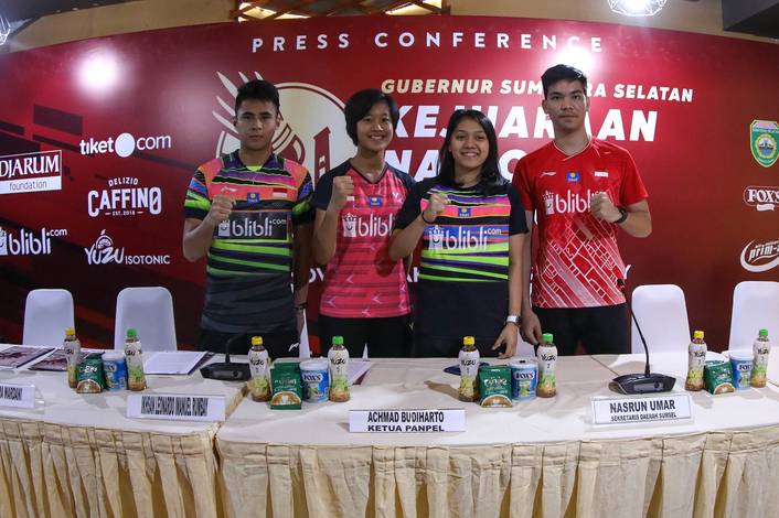 Ikhsan Imanuel Leonardo Rumbay, Putri Kusuma Wardani, Indah Cahya Sari Jamil dan Daniel Marthin berfoto bersama usai menghadiri konfrensi pers. Ikhsan Imanuel Leonardo Rumbay, Putri Kusuma Wardani, Indah Cahya Sari Jamil dan Daniel Marthin berfoto bersama usai menghadiri konfrensi pers.