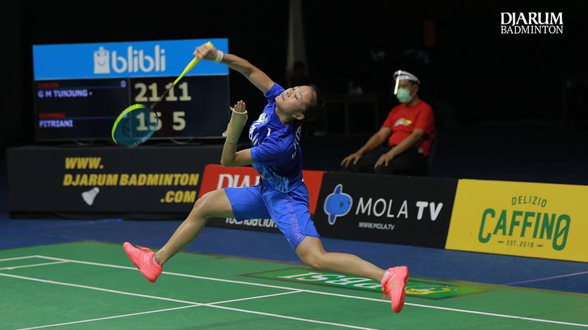 Fitriani (Indonesia) melepaskan seerangan. Fitriani (Indonesia) melepaskan seerangan.