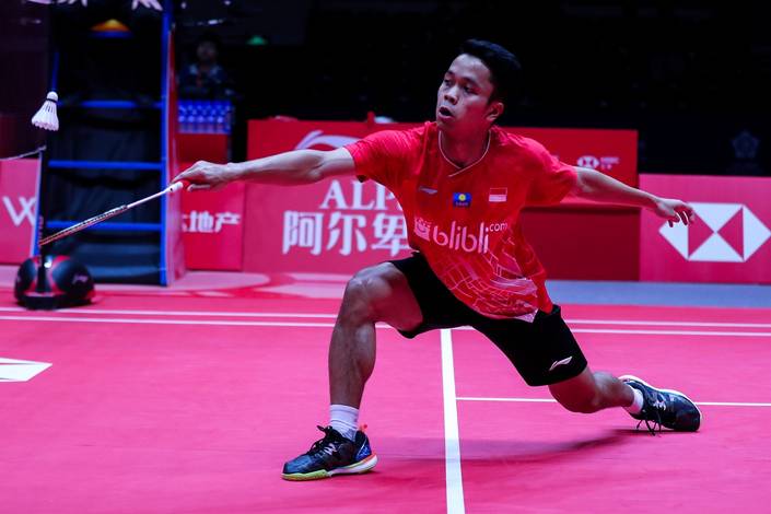 Anthony Sinisuka Ginting (Indonesia) mengembalikan shuttlecock. Anthony Sinisuka Ginting (Indonesia) mengembalikan shuttlecock.