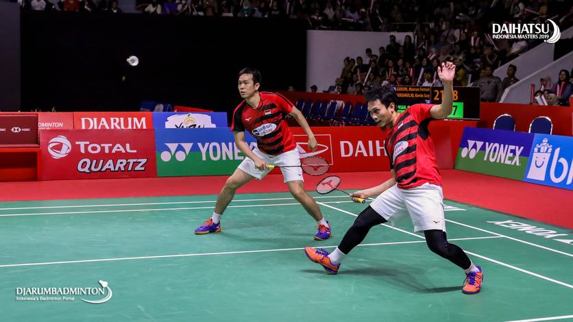 Hendra Setiawan/Mohammad Ahsan (Indonesia) Blocking attacks.