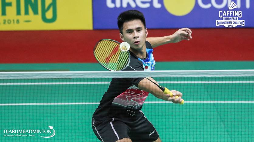 Ikhsan Leonardo Imanuel Rumbay (Indonesia) mengembalikan shuttlecock. Ikhsan Leonardo Imanuel Rumbay (Indonesia) mengembalikan shuttlecock.