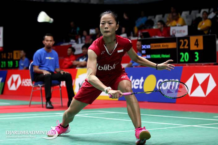 Fitriani bersiap menyambut pengembalian. Fitriani bersiap menyambut pengembalian.