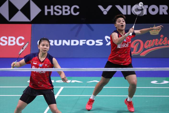 Greysia Polii/Apriyani Rahyu (Indonesia) menyambut pengembalian. Greysia Polii/Apriyani Rahyu (Indonesia) menyambut pengembalian.
