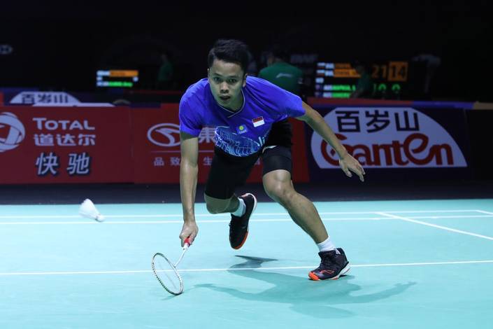 Anthony Sinisuka Ginting (Indonesia) terkecoh pengembalian lawan. Anthony Sinisuka Ginting (Indonesia) terkecoh pengembalian lawan.