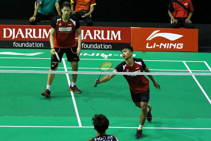 Ivan Adi Cahyono/Vincentius Suwarland (PB Djarum Kudus) menyambut pengembalian. Ivan Adi Cahyono/Vincentius Suwarland (PB Djarum Kudus) menyambut pengembalian.