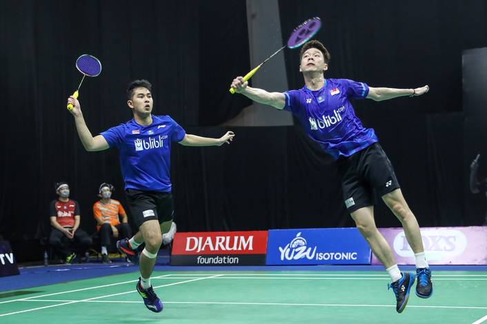 Kevin Sanjaya Sukamuljo/Moh. Reza Pahlevi Isfahani menghadang pengembalian. Kevin Sanjaya Sukamuljo/Moh. Reza Pahlevi Isfahani menghadang pengembalian.