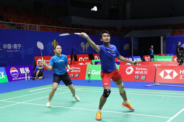 Tontowi Ahmad/Winny Oktavina Kandow (Indonesia) saat sesi latihan di Guangxi Sport Center, Nanning, Tiongkok. Tontowi Ahmad/Winny Oktavina Kandow (Indonesia) saat sesi latihan di Guangxi Sport Center, Nanning, Tiongkok.