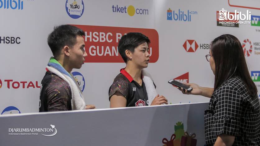 Dechapol Puavaranukroh/Sapsiree Taerattanachai (Thailand) saat diwawancarai pewarta. Dechapol Puavaranukroh/Sapsiree Taerattanachai (Thailand) saat diwawancarai pewarta.