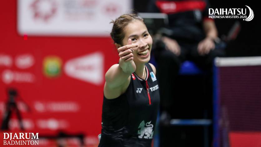 Selebrasi kemenangan Ratchanok Intanon (Thailand).