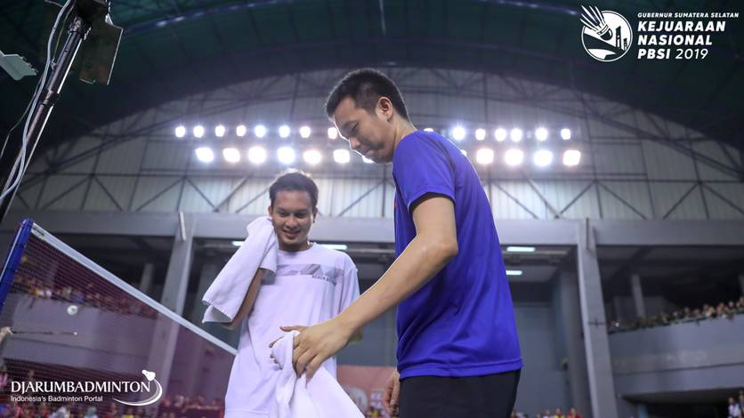 Hendra Setiawan/Mohammad Ahsan (Indonesia) saat menjalani laga eksebisi di Kejuaraan Nasional PBSI 2019.