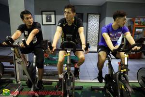 Mohammad Ahsan, Muhammad Rian Ardianto dan Moh. Reza Pahlevi Isafani saat melakukan latihan di Pelatnas PBSI.