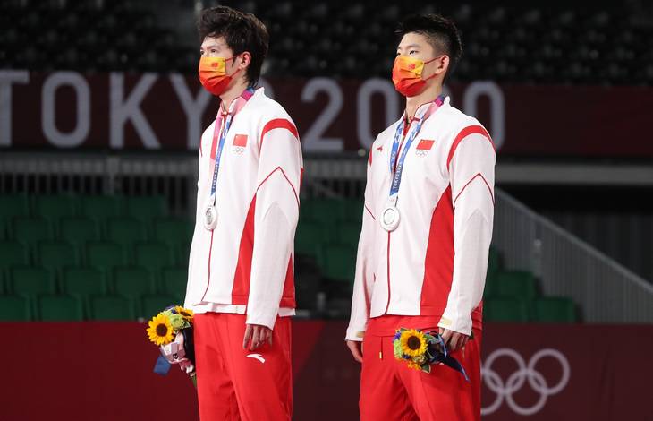 Ganda putra Tiongkok, Li Jun Hui/Liu Yuchen harus puas membawa pulang medali perak dari ajang Olimpiade Tokyo 2020. (Foto: BADMINTONPHOTO - Yves Lacroix) Ganda putra Tiongkok, Li Jun Hui/Liu Yuchen harus puas membawa pulang medali perak dari ajang Olimpiade Tokyo 2020. (Foto: BADMINTONPHOTO - Yves Lacroix)