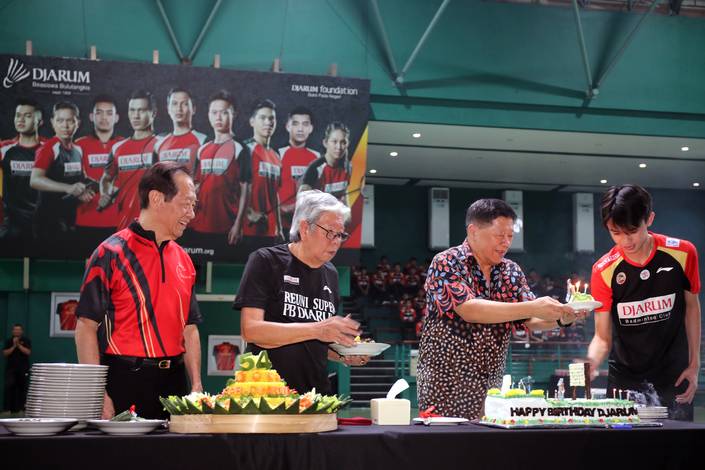 Seremonial Potong Tumpeng dan Tiup Lilin Kue Ulang Tahun ke-54 PB Djarum di GOR Djarum, Jati, Kudus (Dok. PB Djarum) Seremonial Potong Tumpeng dan Tiup Lilin Kue Ulang Tahun ke-54 PB Djarum di GOR Djarum, Jati, Kudus (Dok. PB Djarum)